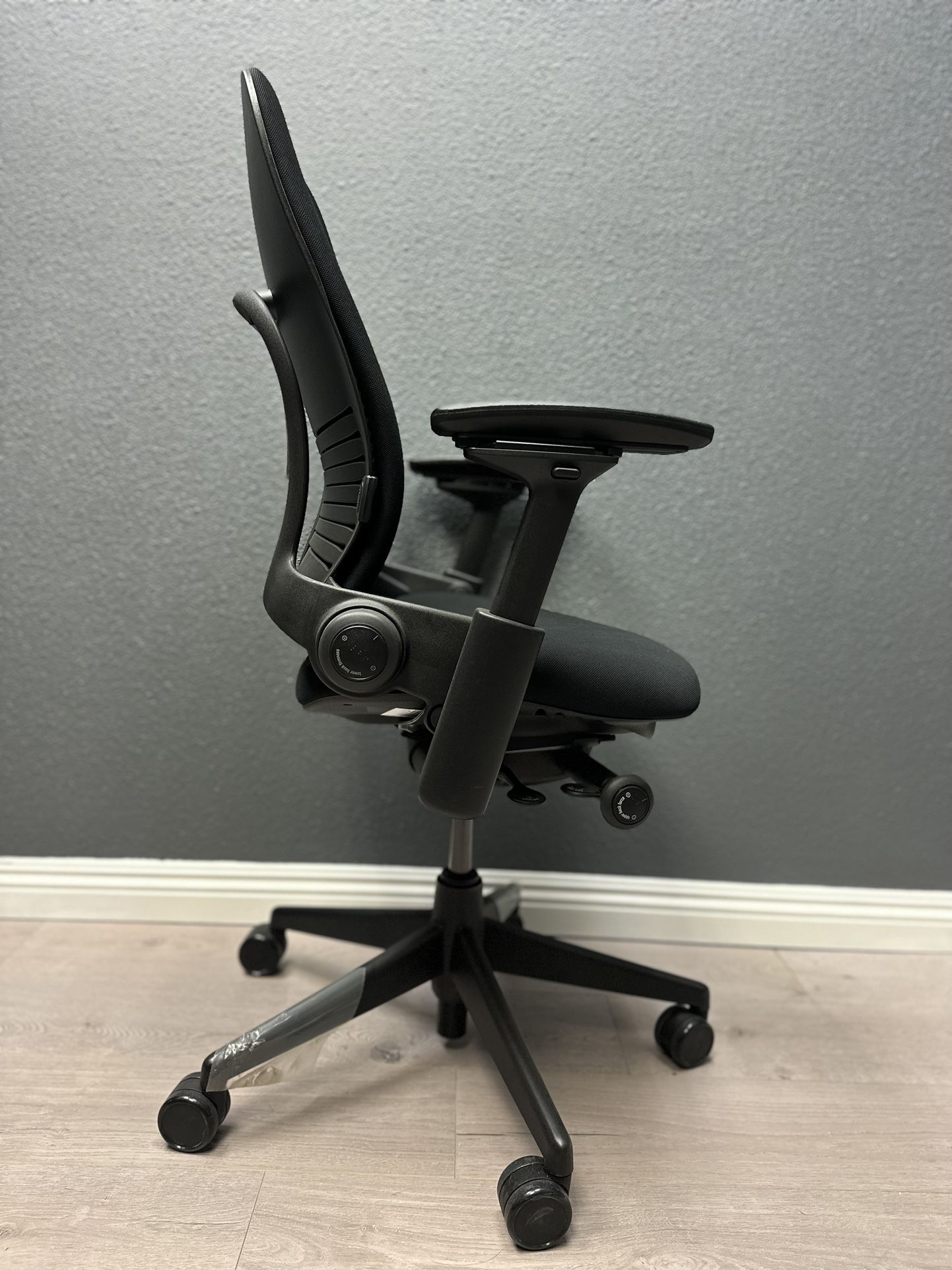 NEW&USED STEELCASE LEAPTHINKGESTUREAMIA AVAILABLE PICK UP SHIPPING