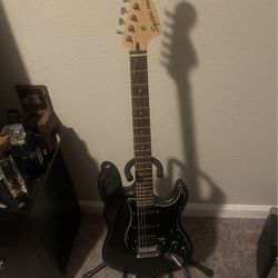 Squier Stratocaster with AMP and wires