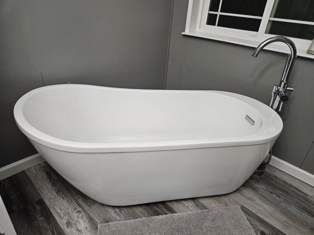 Acrylic Soaking Bathtub
