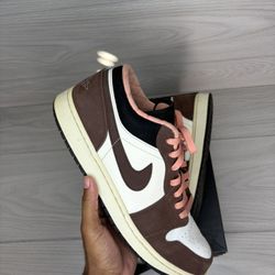 Jordan 1 Low Mocha