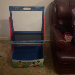 Toddlers Book Desk