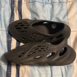 Onyx Foam Runners Logos There And All Size 8 US