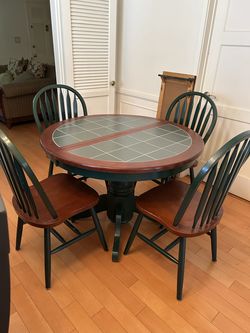 Extendable wooden dining table with four chairs