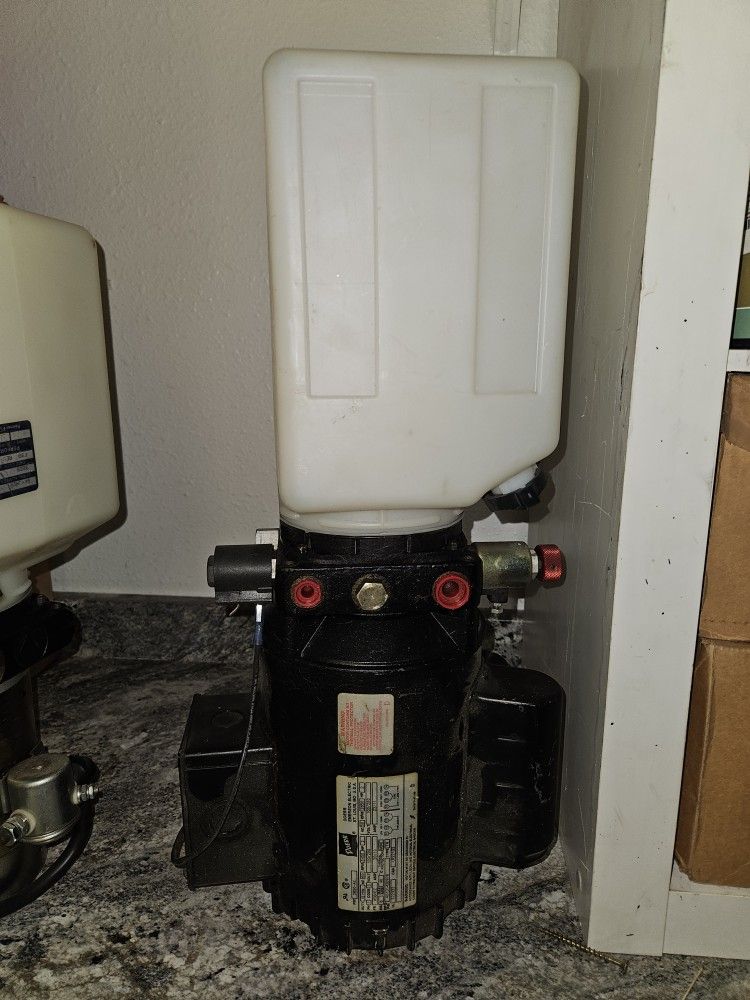Two New Hydraulic Pumps 1 IS 12v 1 IS 110/220v