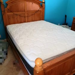 NEW Queen-Size PILLOW TOP MATTRESS and BOX SPRING. Bed frame not included 👍