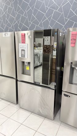 LG STAINLESS STEEL REFRIGERATOR WITH THE GLASS DOOR
