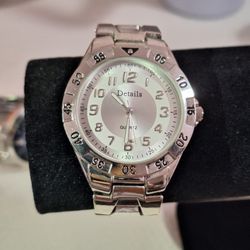Details watch