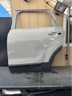 2020 2021 2022 2023 2024 KIA TELLURIDE LEFT REAR DOOR OEM USED