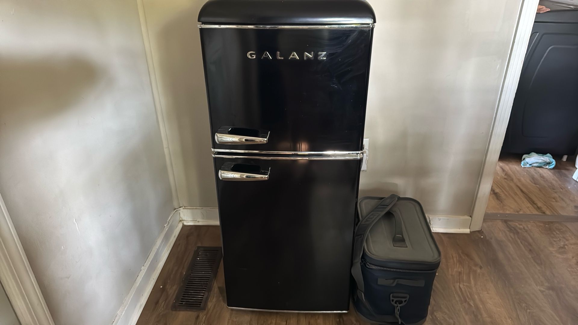 Galanz Mini fridge