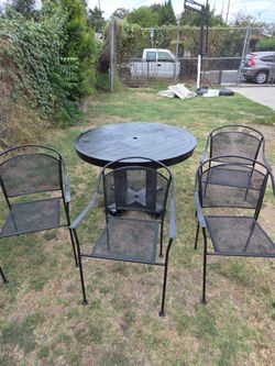 Outdoor table/chairs