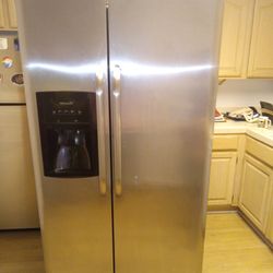 Frigidaire side by side with water and ice maker