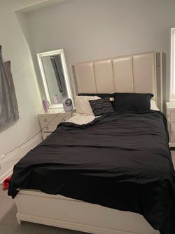 Queen bed set