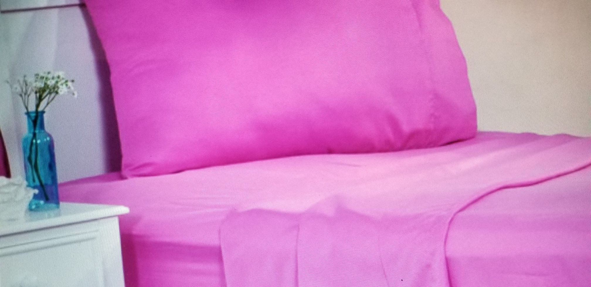 TWIN - MICROFIBER SHEET SET, SOFT BEDDING SHEETS IN PINK. COMES WITH TOP/BOTTOM SHEET AND PILLOW CASE (FIRM on the $10)