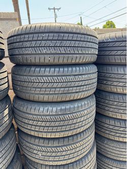 215/55r17 Yokohama tires en Excelentes Conditiones de Vida las 4