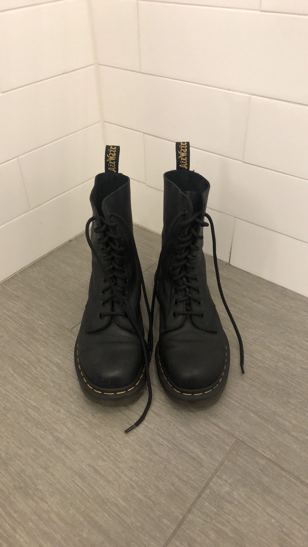 Dr.Martens soft lather mid high boots size 8.5/9