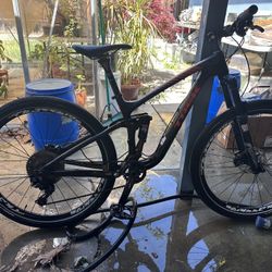 2016 TREK Remedy Size S Mountain Bike Carbon