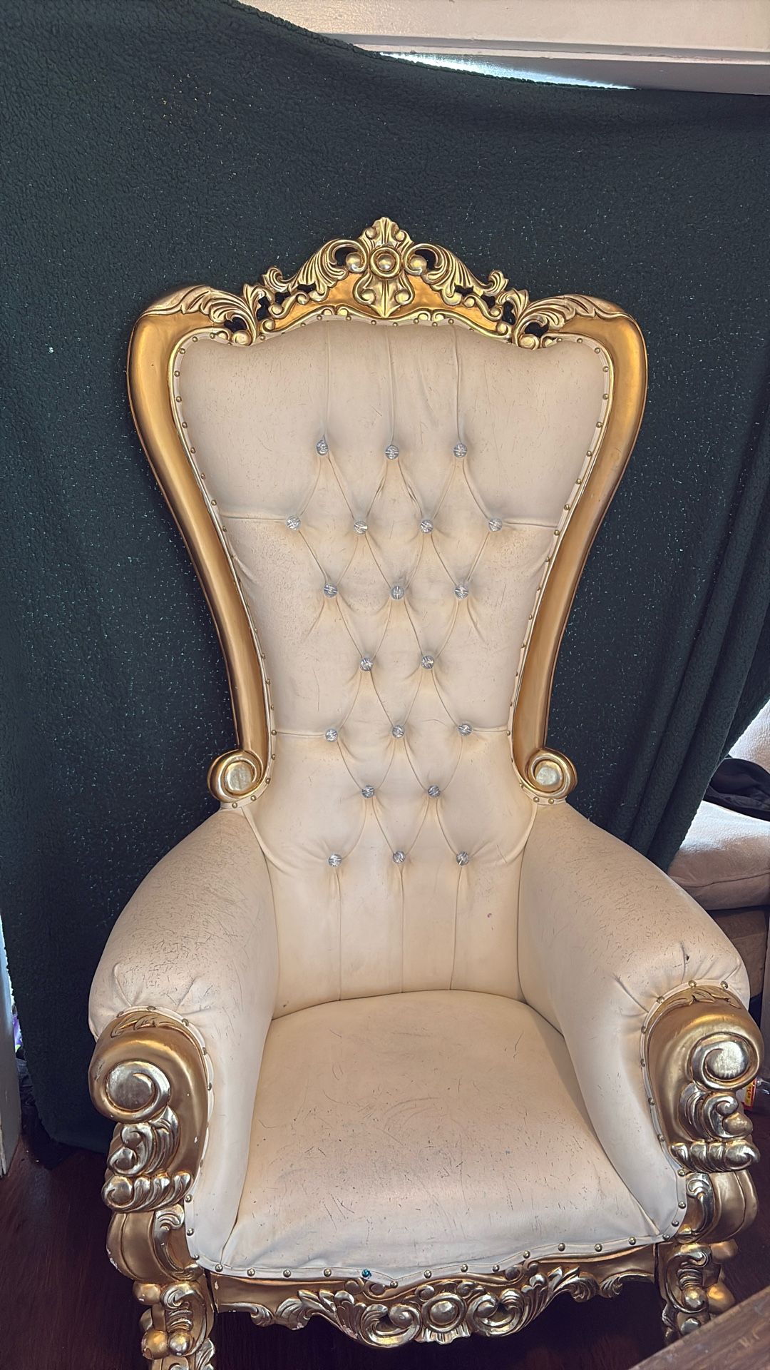 Used Throne Chair It Has Scratches On It But Repair It And It’s Perfect Use Like That And Isn’t Even Noticable