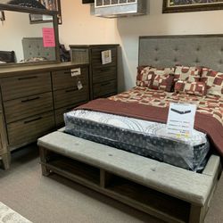 Queen bedroom Set (Bed w/ Dresser and Mirror)$10 down