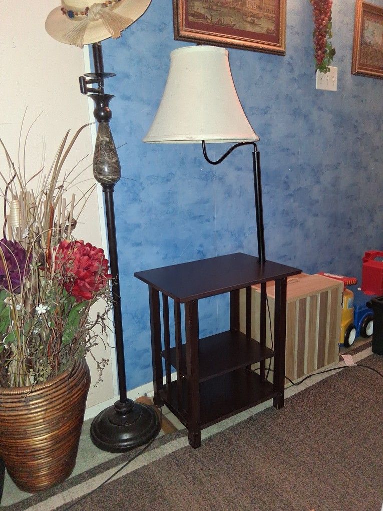 Better Homes +Gardens 3 Rack End Table Floor Lamp W Swing Arm
