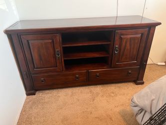Entertainment center