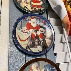 Three Santa Claus plates  With  Rack