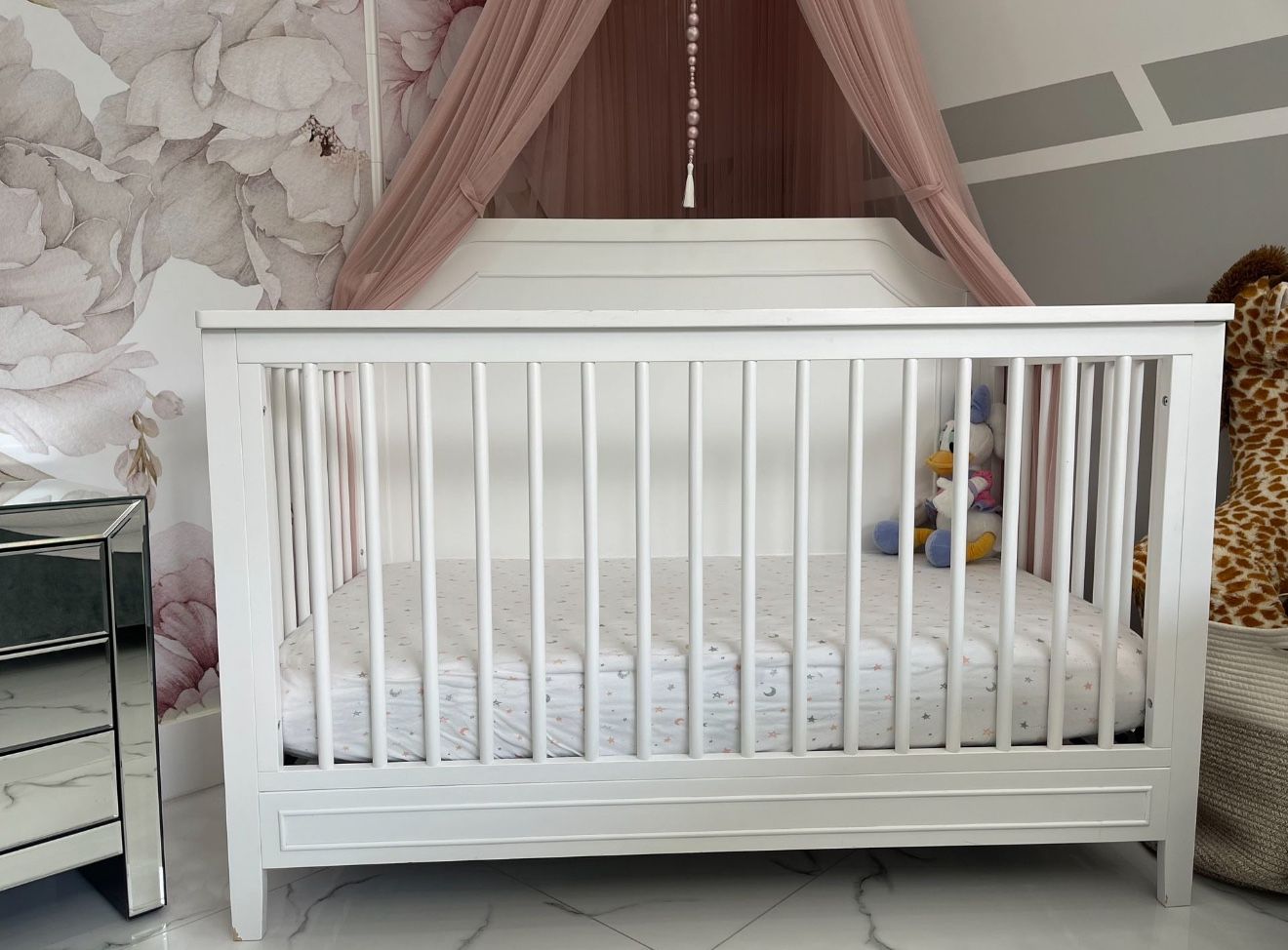 White Crib With Memory Foam Mattress / Cuna Blanca Con Colchón
