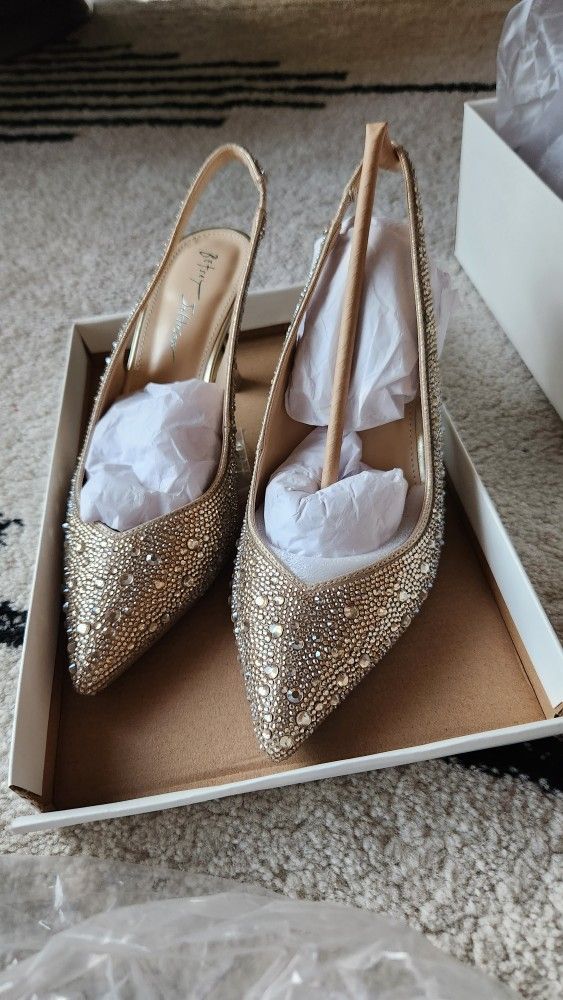 New In Box Betsy Johnson Pumps