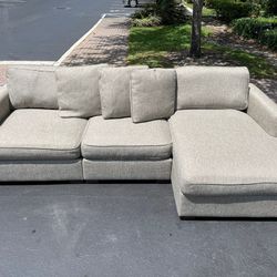 3pc Sectional Sofa light gray / great condition / delivery negotiable  