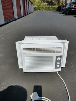 GE 5050 BTU Air conditioner. Window Mount.