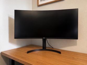 LG 35” Curved UltraWide QHD Monitor – 3440×1440 – 100Hz