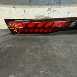 FORD EXPLORER 2025-2026 REAR CENTER TAILLIGHT OEM 