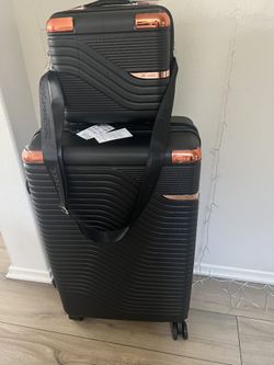 Luggage Black Like New 
