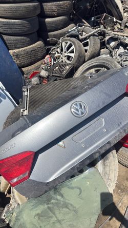 Passat trunk with camera
