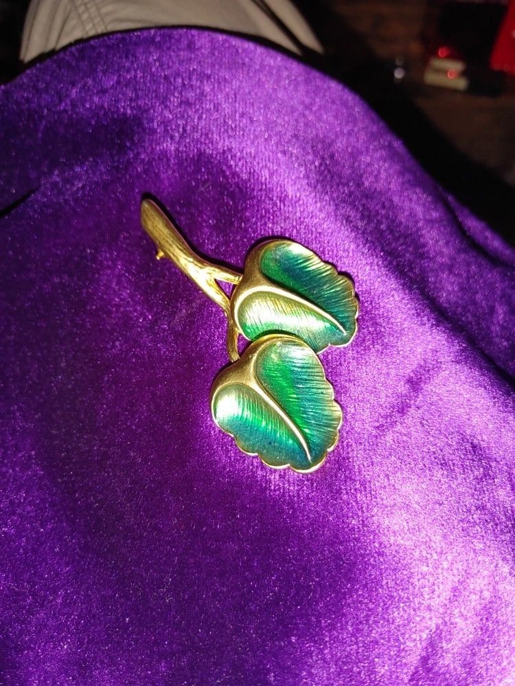 Absolutely Gorgeous Green Leaf Pin