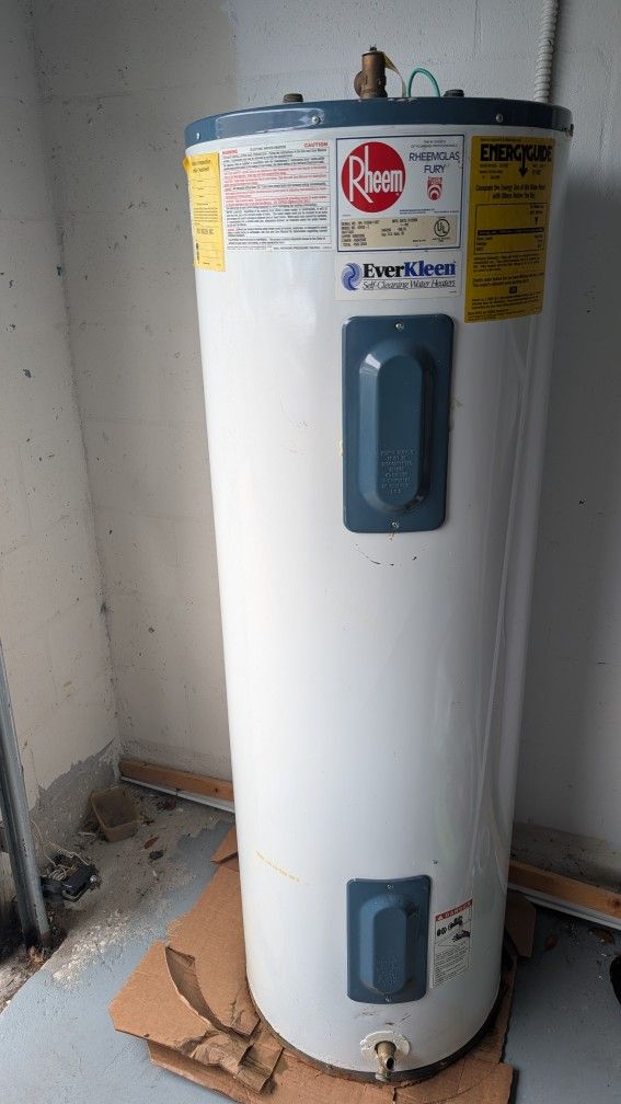 Free Water Heater - Must Pick Up