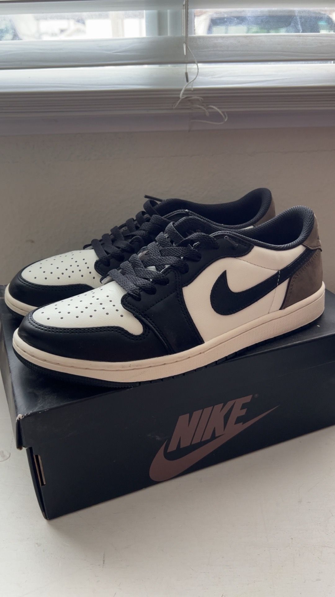 air jordan 1 low mocha size 9 men