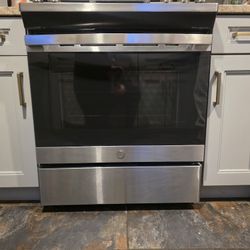 Stainless Steel GE Gas Range / Oven with Griddle – 30”
