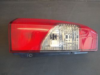 2002Nissan Xterra Tail Light ASSEMBLY 