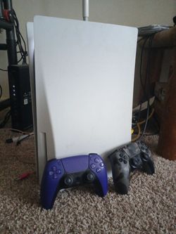 PS5 + 2 controllers