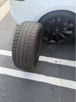 245/35/21 Tesla Tire Continental