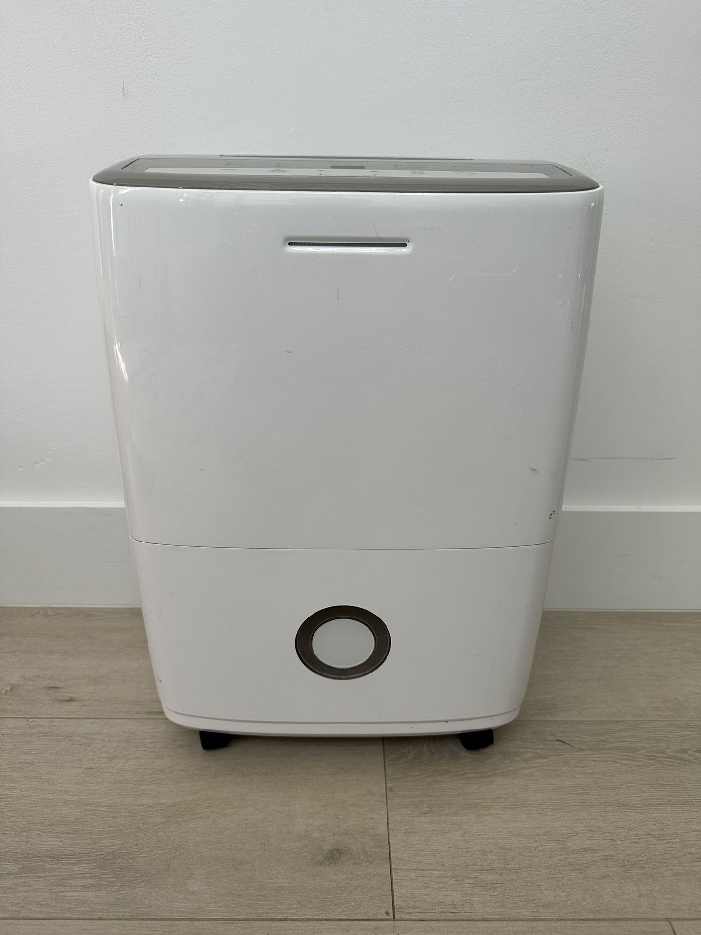 Frigidaire 30Pint Dehumidifier White ModelFFAD3033R1 for Sale in