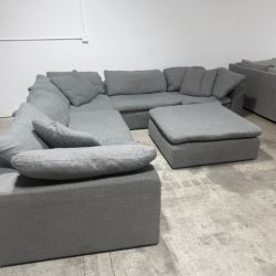Jerome's Dream 6 Piece Modular Sofa (Retails $2,200)- Delivery Available!