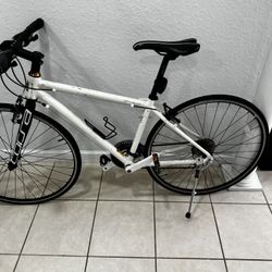 Road bicycle Corsa ZH500 . 700X23  . Frame 18” . Good tires . Good Condition. 