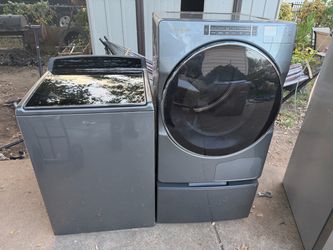 Whirlpool Washer and Dryer Set electric