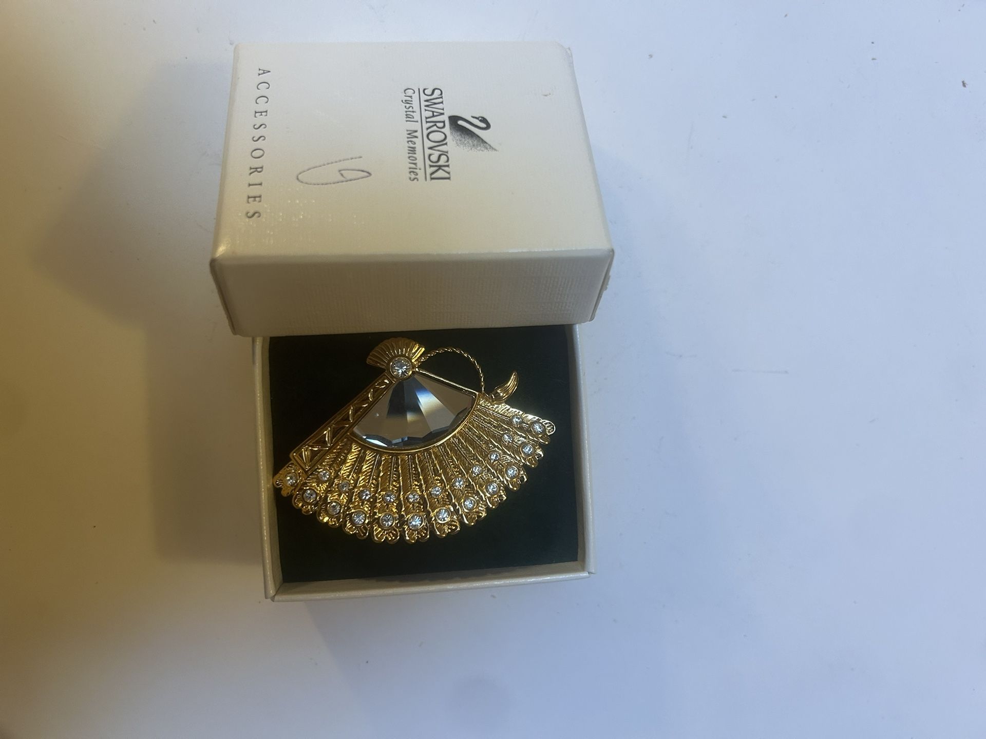 *MAKE OFFER* Vintage Swarovski Crystal Gold-Toned Spanish Fan Brooch (1980’s)