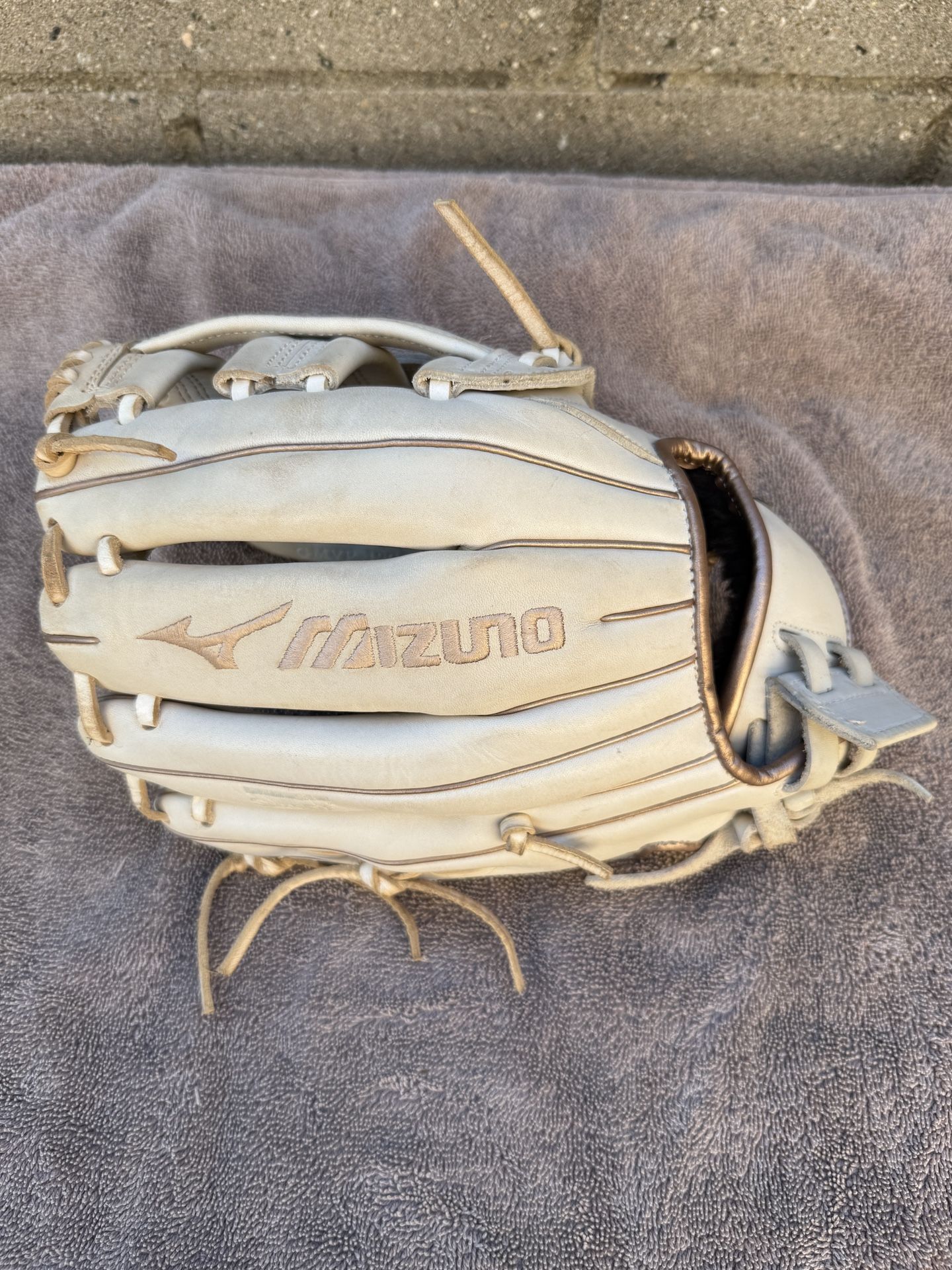Mizuno Mvp Select Series Fastpitch Softball Glove