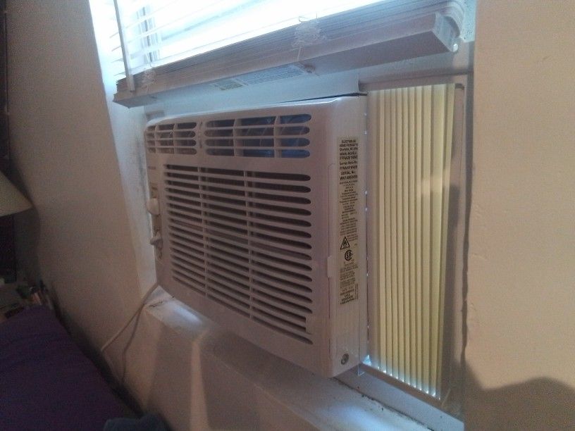 5000 Frigidaire Air conditioner 