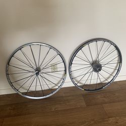 MAVIC KSYRIUM SR SHIMANO / SRAM HUB 700c CLINCHER WHEEL SET - BLACK & WHITE