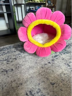 Flower cat bed