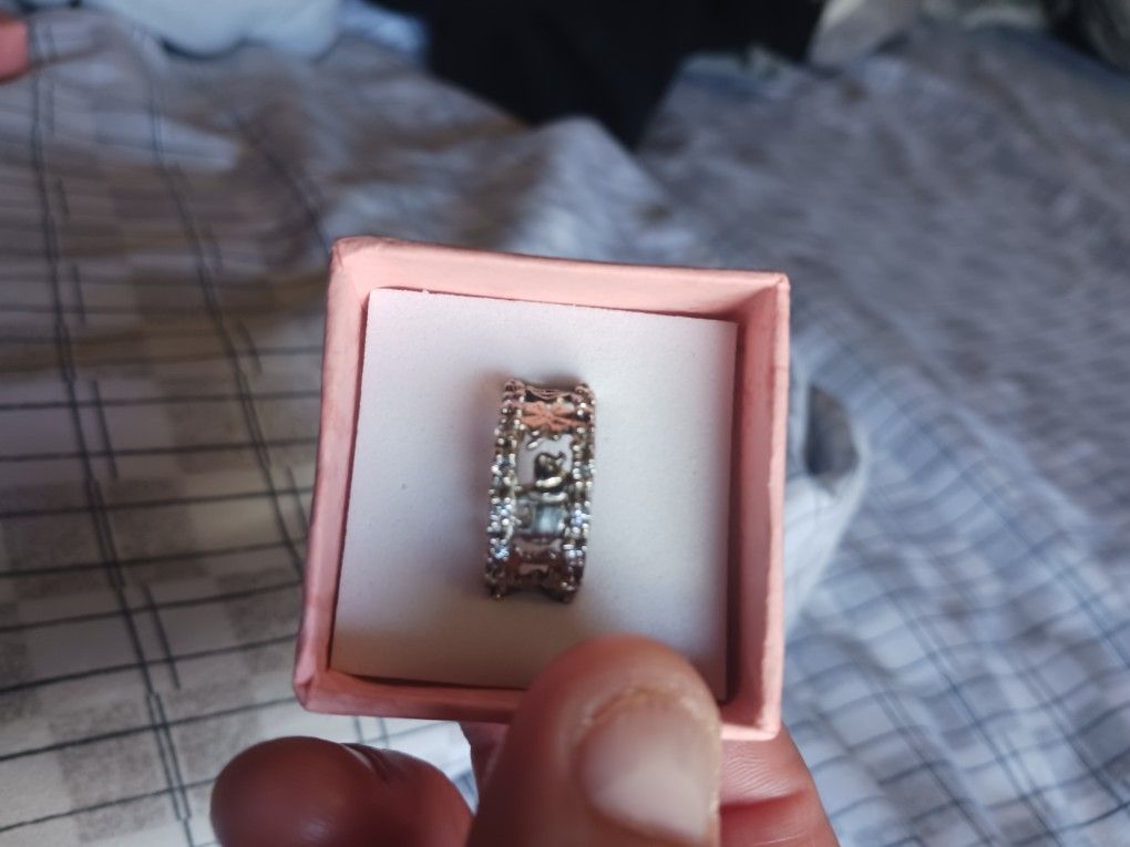 BRAND NEW GOOD LUCK SILVER RING & SIZE 7-7.5......πππ